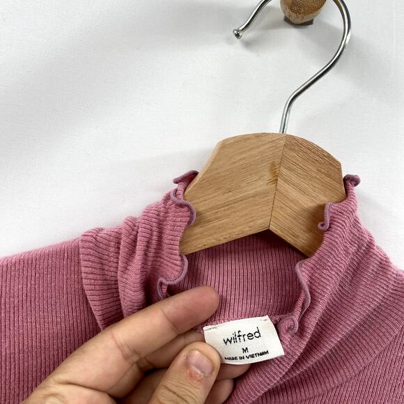 aritzia pink ribbed lettuce turtleneck long sleeve - Picture 3 of 5